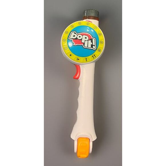 Bop It Maker Electronic Kids Tested Handheld Electronic Game Hasbro 2017 Memory - Picture 1 of 3